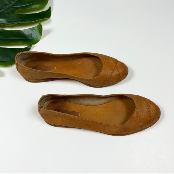 The Frye Company Leather Camel Flats - Picture 3 of 7